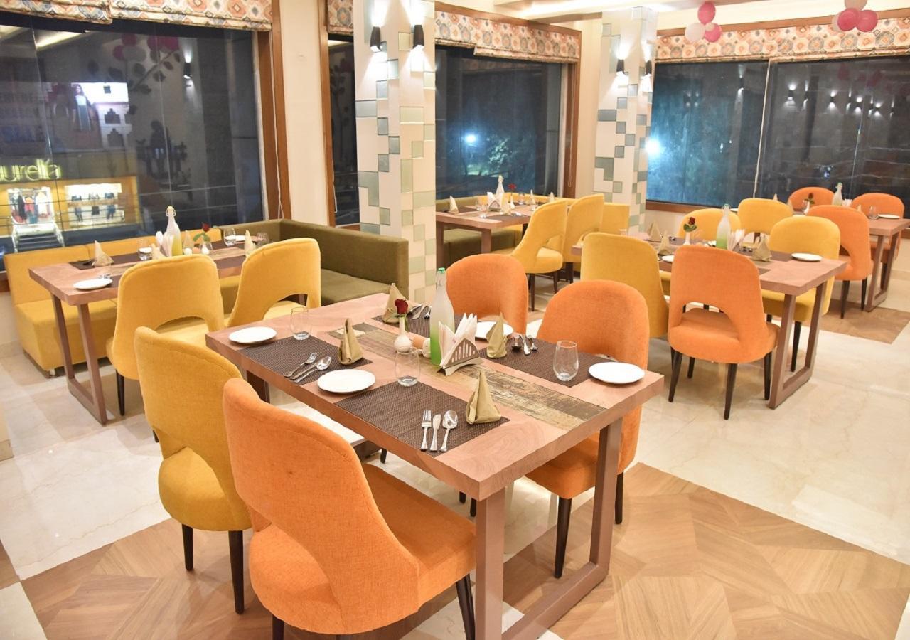 Hotel Rk Grand Варанасі Екстер'єр фото