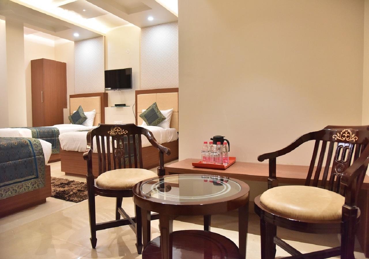 Hotel Rk Grand Варанасі Екстер'єр фото